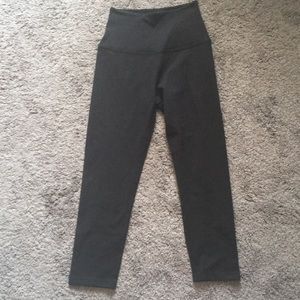 Beyond Yoga high waisted black Capri S